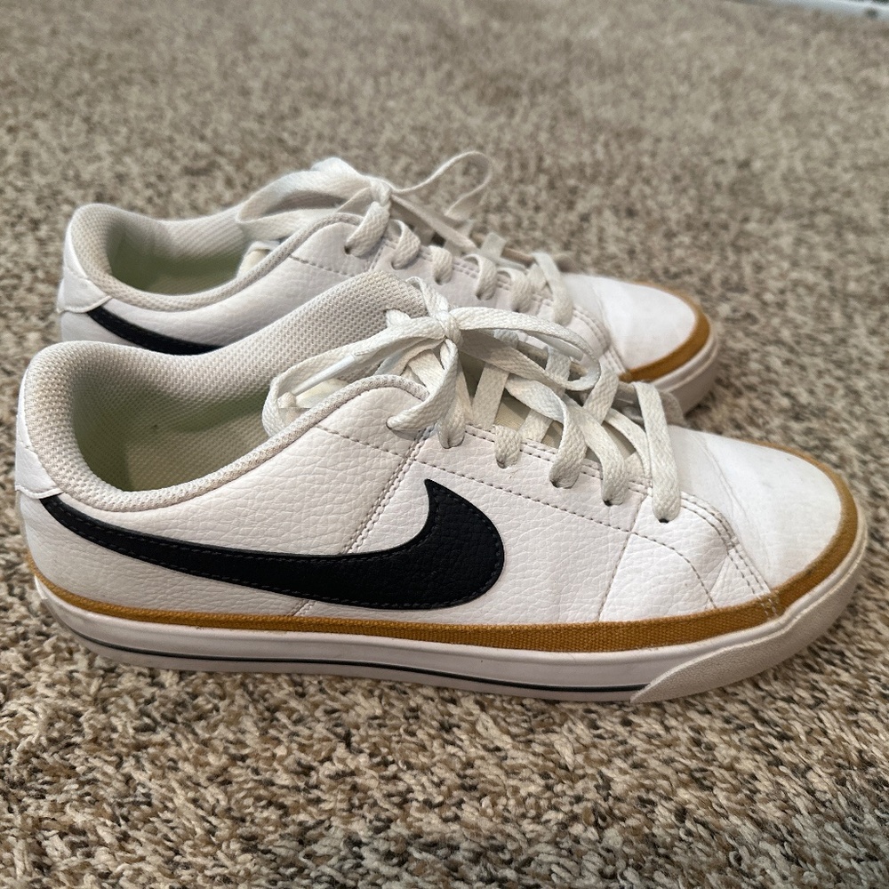 Women’s Nike Court Legacy
